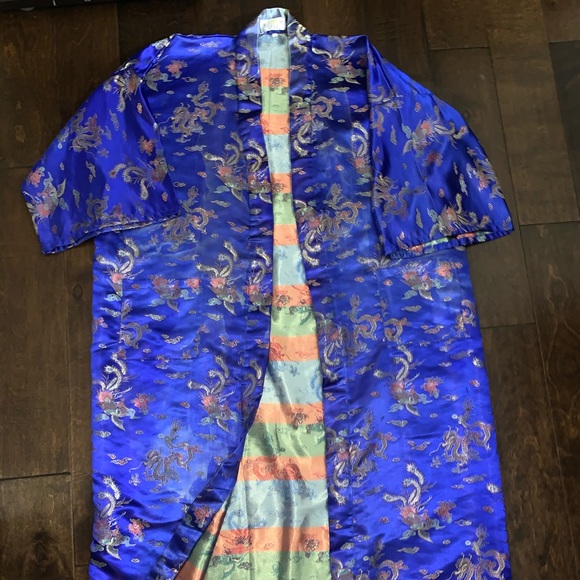 Silk night gown - Picture 1 of 4